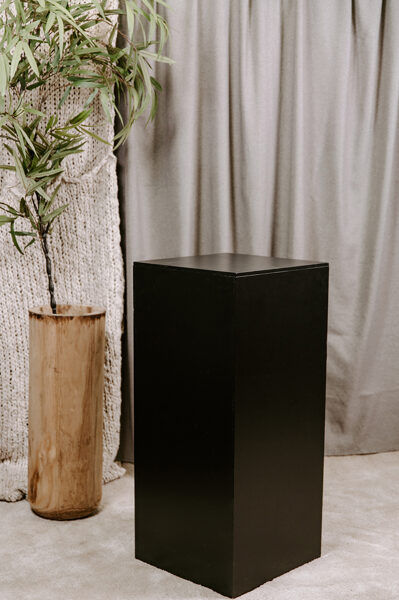 Melns podests 45 x 45 x 100 cm 