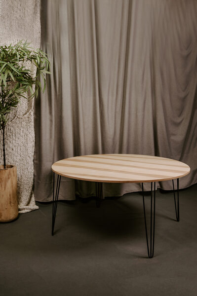 Koka apaļie galdi lietojami bez galdautiem 1.5 m diametrā