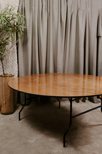 Lielie apaļie galdi ar salokāmām kājām Ø183 cm 