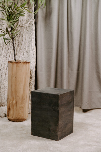 Koka podests tonēts pelēks mazākais 35 x 35 x 50 cm 