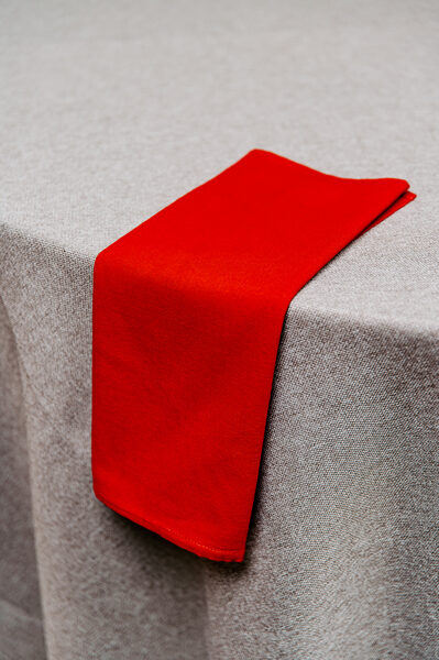 Sarkanas vienkāršas auduma salvetes 48 x 43 cm 