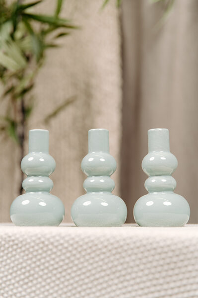 Gaiši zilas nelielas vāzītes 