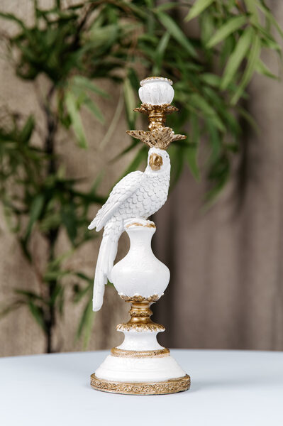 Balti ar zeltu papagaiļa svečturi - lielākie